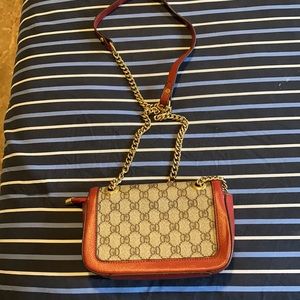 This is a Gucci bag beautiful love it brand new
